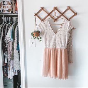 UO PINS & NEEDLES • Textured Pleated Chiff…